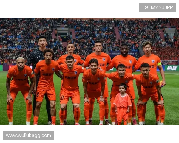 中超联赛激战正酣 各队为冠军荣誉全力以赴 展现精彩足球对决 - 副本 - 副本 中超联赛激战正酣 各队为冠军荣誉全力以赴 展现精彩足球对决 - 副本 - 副本