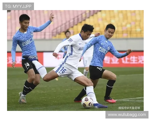 中超精彩赛事全程直播带你深入球场感受激情四溢的足球盛宴 - 副本 - 副本